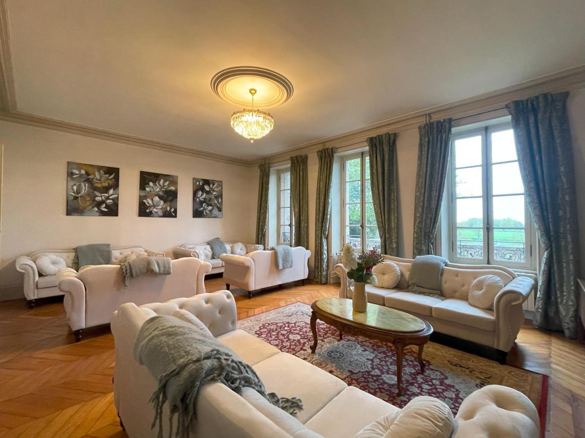 Chateau De Bruges Lapeyrouse Buitenkant foto