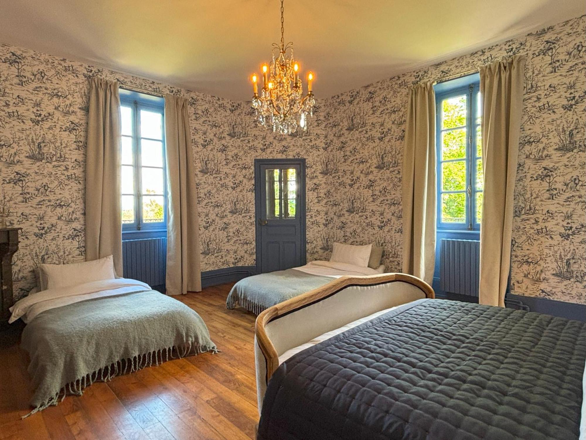 Chateau De Bruges Lapeyrouse Buitenkant foto